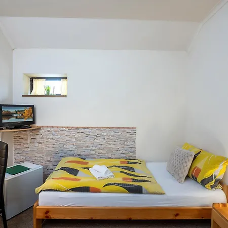小屋酒店 Třeboň